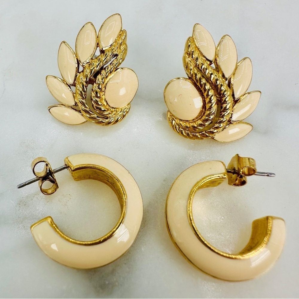 Vintage Trifari Pierced Earrings Signed Cream Enamel Gold-Tone Mini Hoops Swirl